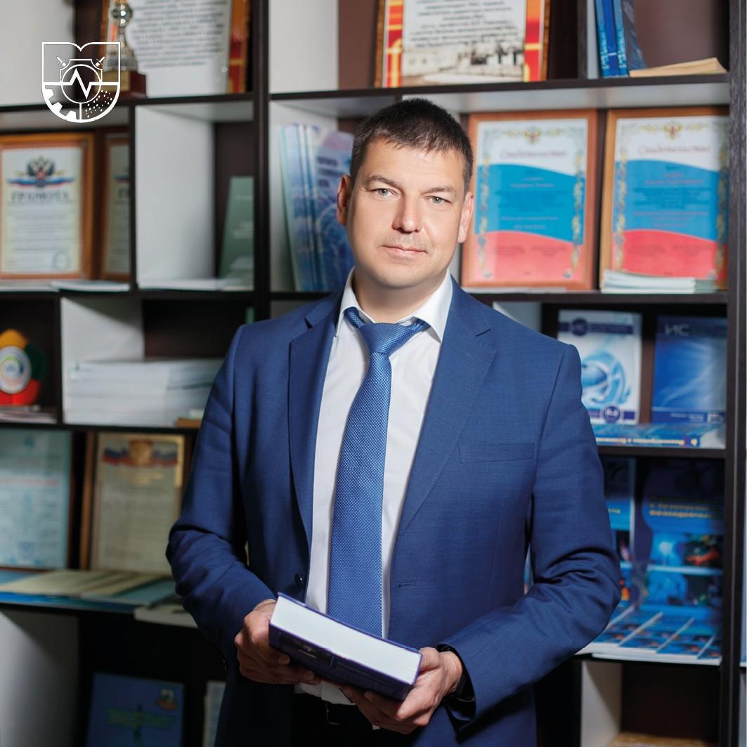 Новогоднее поздравление директора МИ ВлГУ Аркадия Львовича Жизнякова