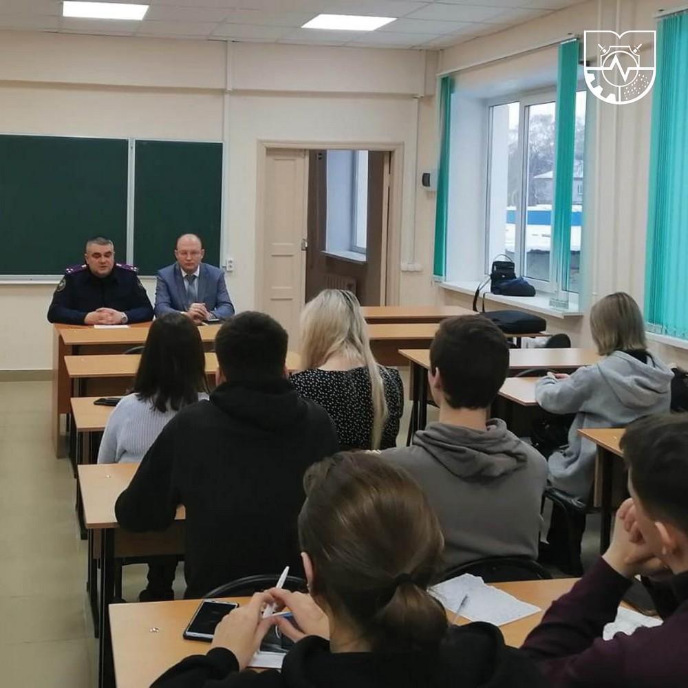 Руководители правоохранительных структур передают опыт будущим юристам