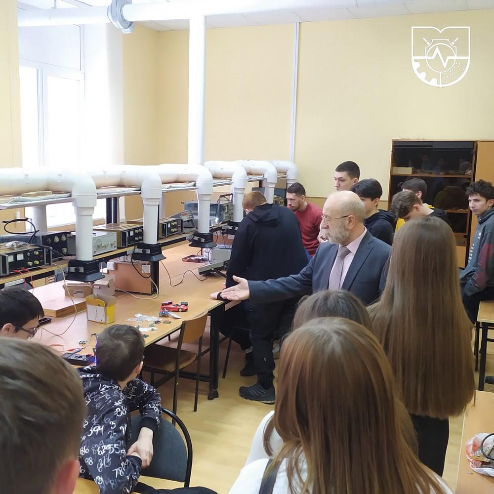 Факультет информационных технологий и радиоэлектроники проводит профориентацию школьников Мурома