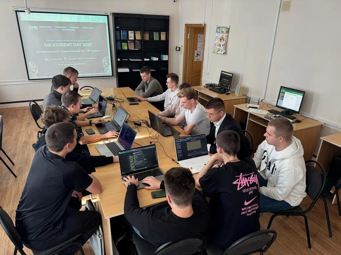 Студенты IT-кластера МИВлГУ приняли участие в CTF-соревнованиях в рамках GIS DAY 2025.