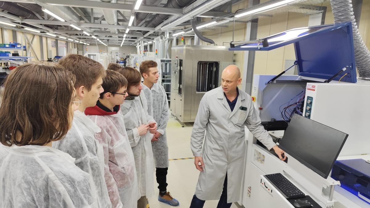 Микроэлектроника, роботы, рентгеновский контроль и карьера: как учат радиотехников в МИВлГУ