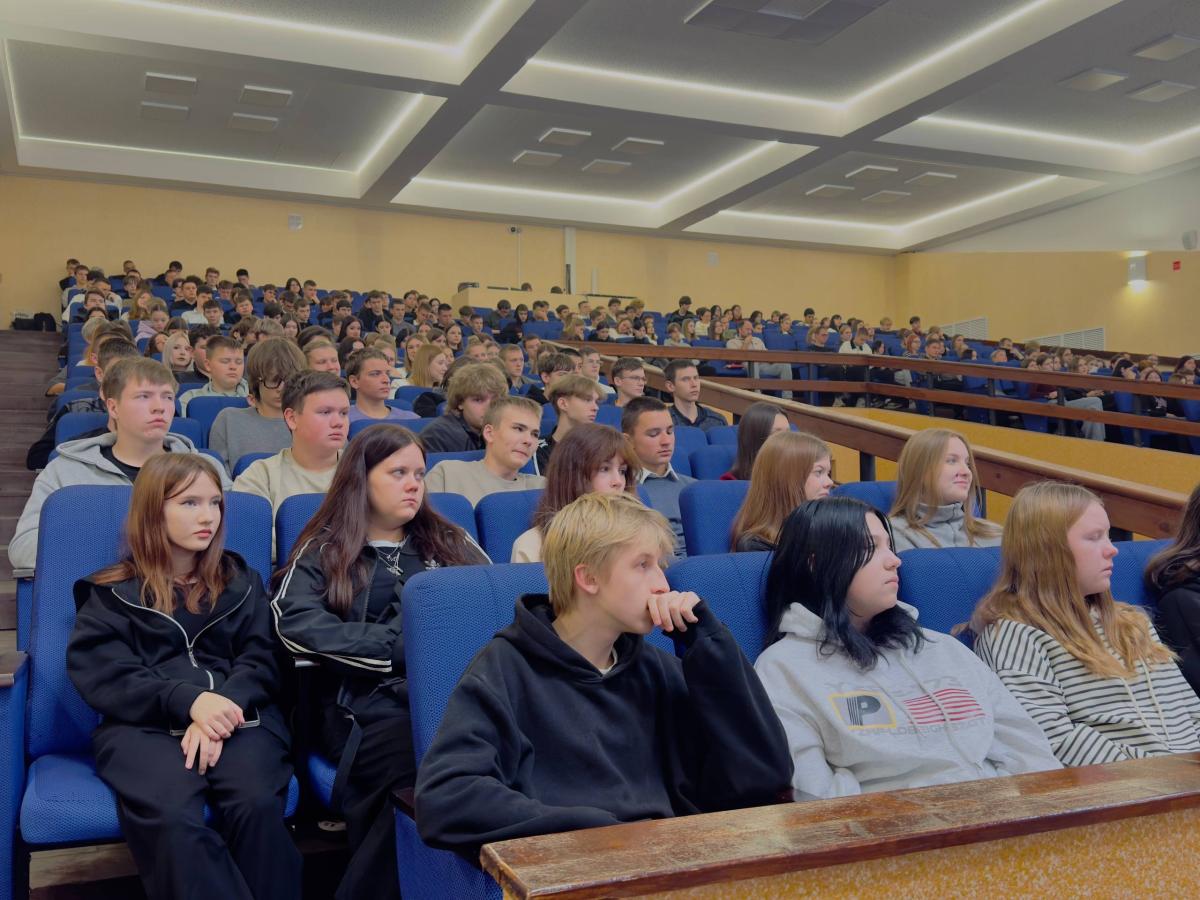 Профилактика с заботой о будущем: в МИВлГУ состоялся важный разговор со студентами