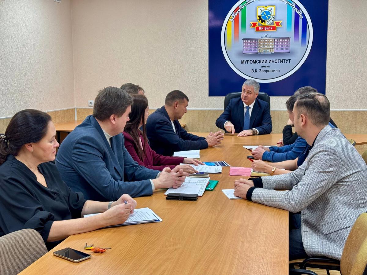 Сегодня Муромский институт ВлГУ с рабочим визитом посетил ректор университета, Анзор Михайлович Саралидзе.