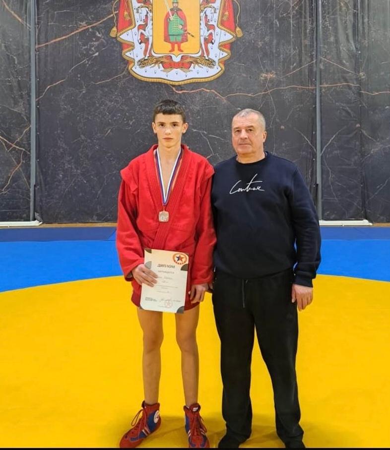 Золото наших побед: студент МИВлГУ Даниил Черемин двойной чемпион области по самбо!