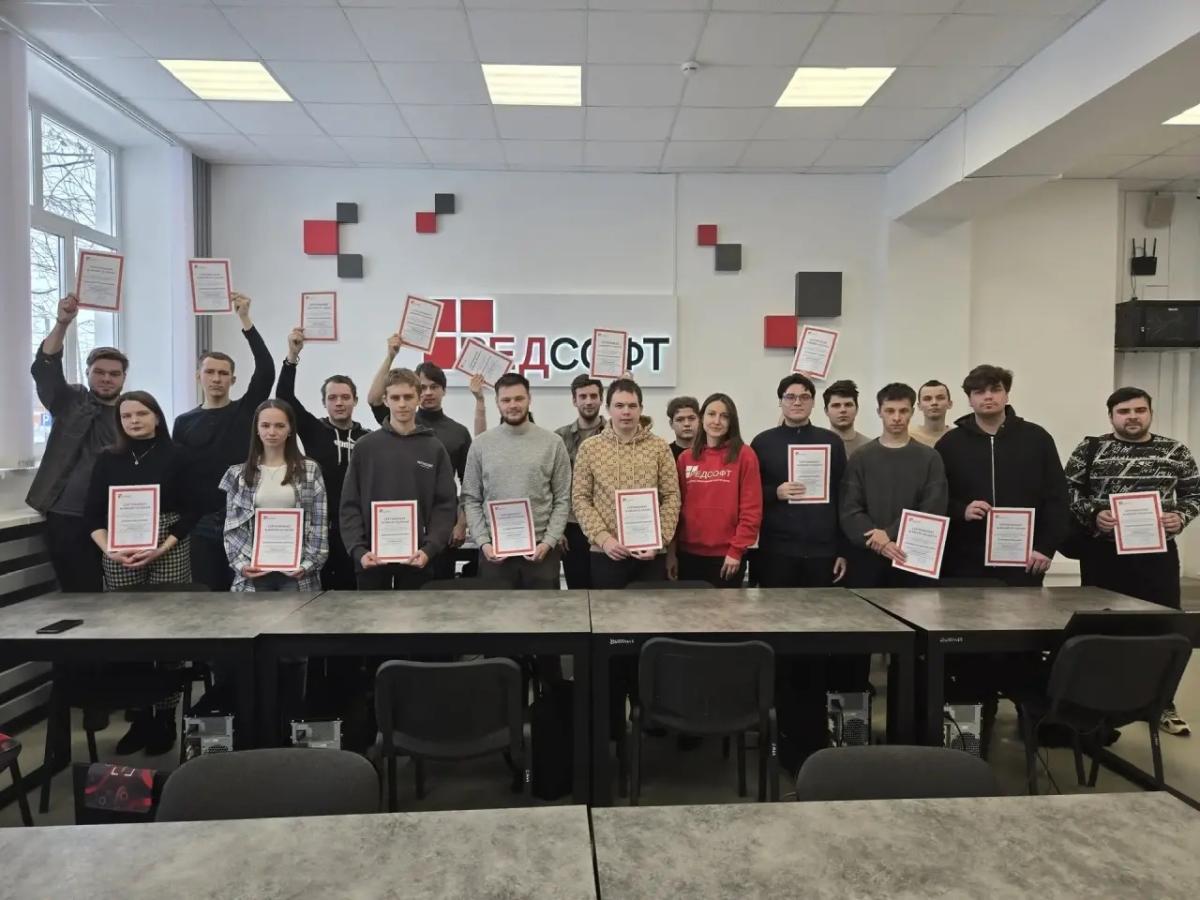 Студенты IT-кластера МИВлГУ - сертифицированные специалисты в "Управлении виртуальной инфраструктурой" в операционной системе РЕД ОС