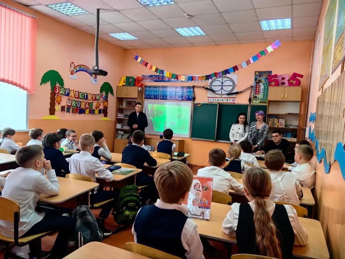 Студенты педагоги-психологи МИВлГУ знакомят школьников с многонациональным наследием нашей страны