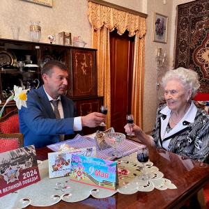 С праздником Великой Победы!