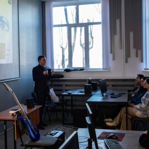 Радиоволны в искусстве: как наука звучит на гитаре и терменвоксе