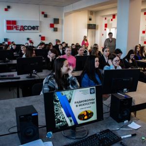 Радиоволны в искусстве: как наука звучит на гитаре и терменвоксе