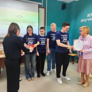 Студенты МИВлГУ проверили навыки командный работы и поспорили с популярной нейросетью о  качестве сгенерированных юридических текстов!