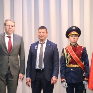 Поздравляем директора нашего института А.Л. Жизнякова с награждением медалью «За доблестный труд»!