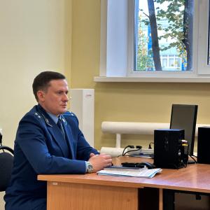 Законы знают все, а как работает прокуратура изнутри? Студенты Муромского института ВлГУ узнали об этом от первого лица — городского прокурора Владимира Сергеевича Мановца.