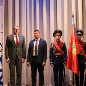 Поздравляем директора нашего института А.Л. Жизнякова с награждением медалью «За доблестный труд»!