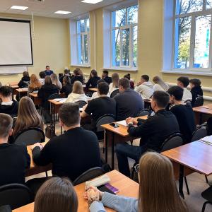 Законы знают все, а как работает прокуратура изнутри? Студенты Муромского института ВлГУ узнали об этом от первого лица — городского прокурора Владимира Сергеевича Мановца.