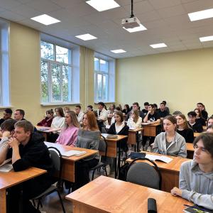 Законы знают все, а как работает прокуратура изнутри? Студенты Муромского института ВлГУ узнали об этом от первого лица — городского прокурора Владимира Сергеевича Мановца.