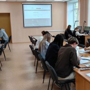 Студенты и школьники проверили свои знания в Экономическом диктанте