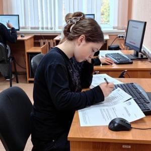 Студенты и школьники проверили свои знания в Экономическом диктанте