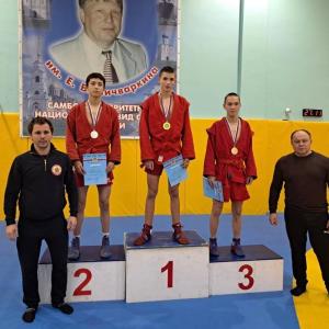 Золото наших побед: студент МИВлГУ Даниил Черемин двойной чемпион области по самбо!