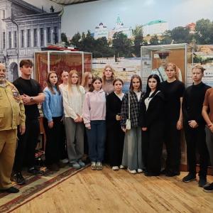 Будущие юристы МИВлГУ на выездном занятии в музее МВД