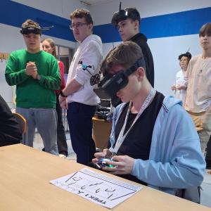 "Дрон-рейсинг" - студенты МИВлГУ покоряют небо