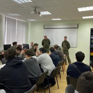 От учебы до боевого применения: встреча будущих инженеров с представителями войск БПЛА