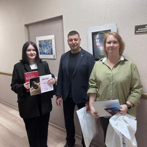 Новые вселенные в МИВлГУ: открытие выставки «Нейро-арт-2025»