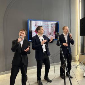 Несмотря на очередной снегопад, в холле главного корпуса МИ ВлГУ сегодня царила настоящая весенняя атмосфера! 