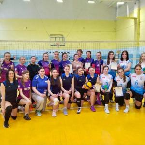 Волейбольный турнир к 8 Марта объединил поколения