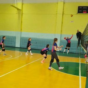 Волейбольный турнир к 8 Марта объединил поколения