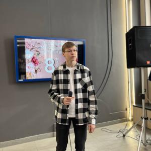 Несмотря на очередной снегопад, в холле главного корпуса МИ ВлГУ сегодня царила настоящая весенняя атмосфера! 