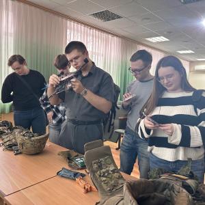 От тактической медицины до боевых дронов: встреча студентов института с ветераном СВО Виталием Рунушкиным