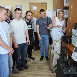 Студенты-радиотехники на производстве уникальной защитной аппаратуры